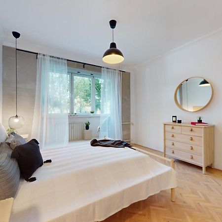 Modern 2 Bedroom Apt - Free Parking Bratislava Buitenkant foto